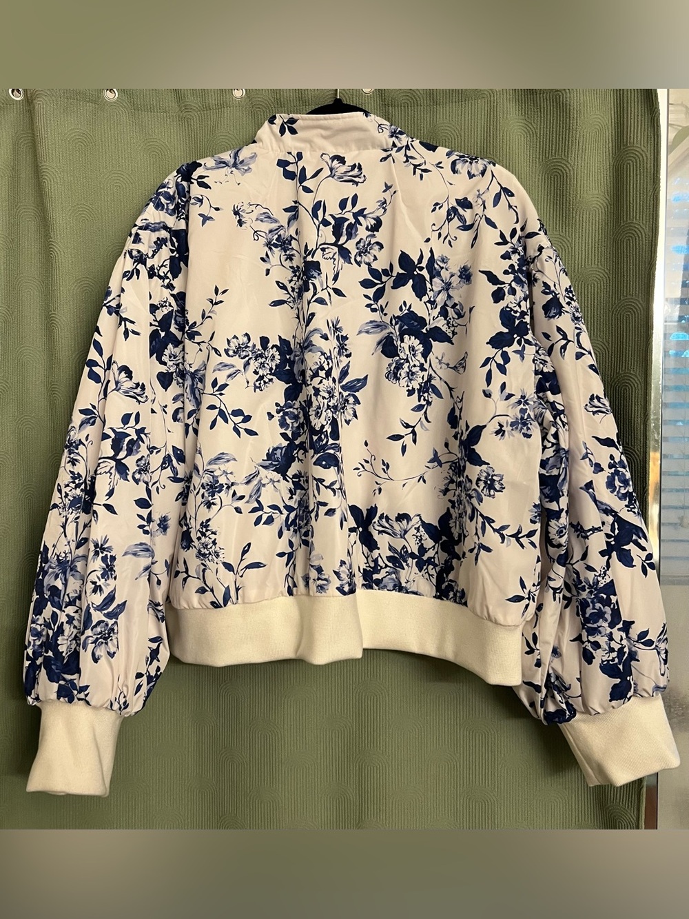 Anthropologie Blue & White Floral Cropped Puffer Bomber Jacket size 1X - Picture 2 of 5